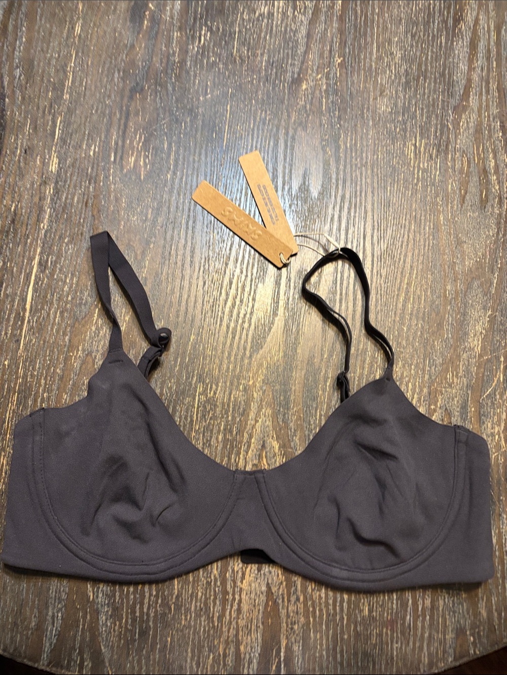 SKIMS Black Fits everybody unlined Demi 36D NWT Bra Adjustable Straps